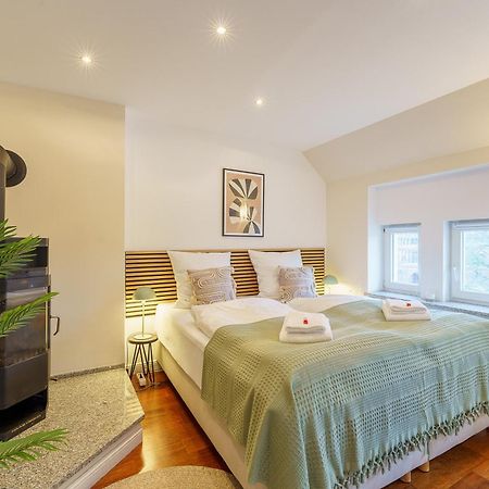 Maisonette Am Holstentor Mit Dachterrasse Und Heimkino Lubeck Bagian luar foto